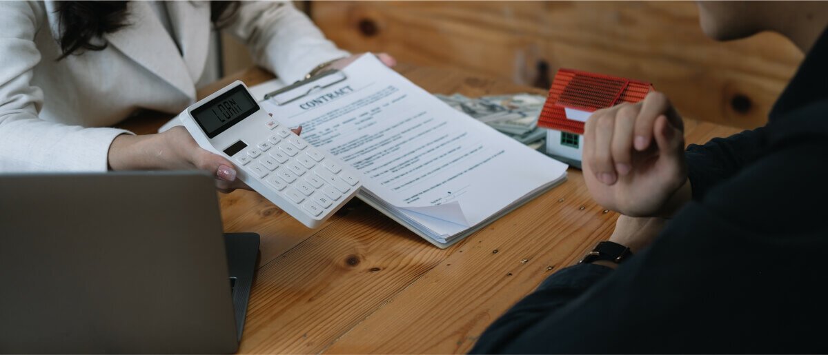 A Vaultra banker explaining loan options to a member